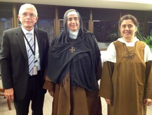 2013 - Mother Agnes and Sister Carmel meet Bishop Forsyth